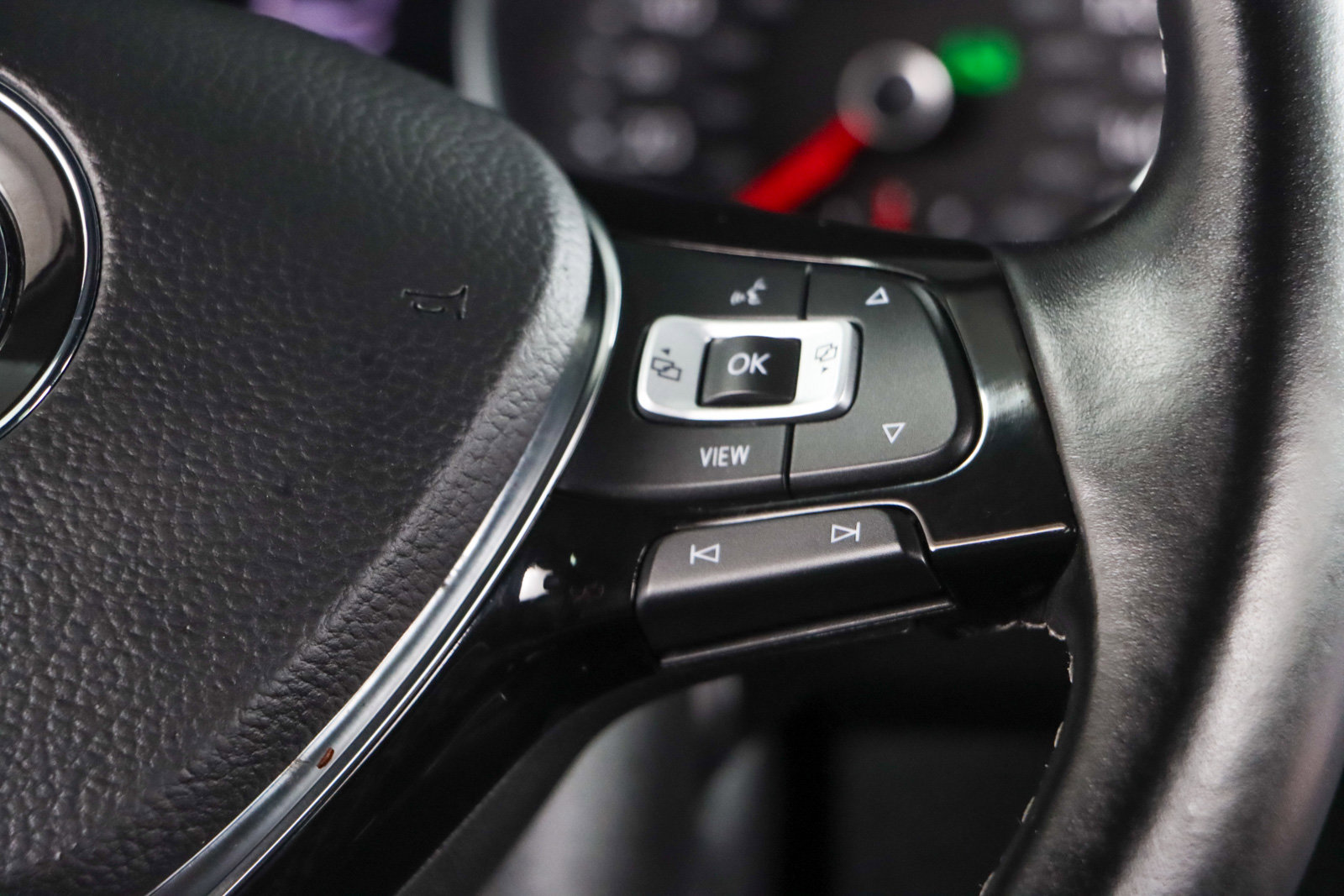 Used 2021 Volkswagen Tiguan SE R-Line image 14