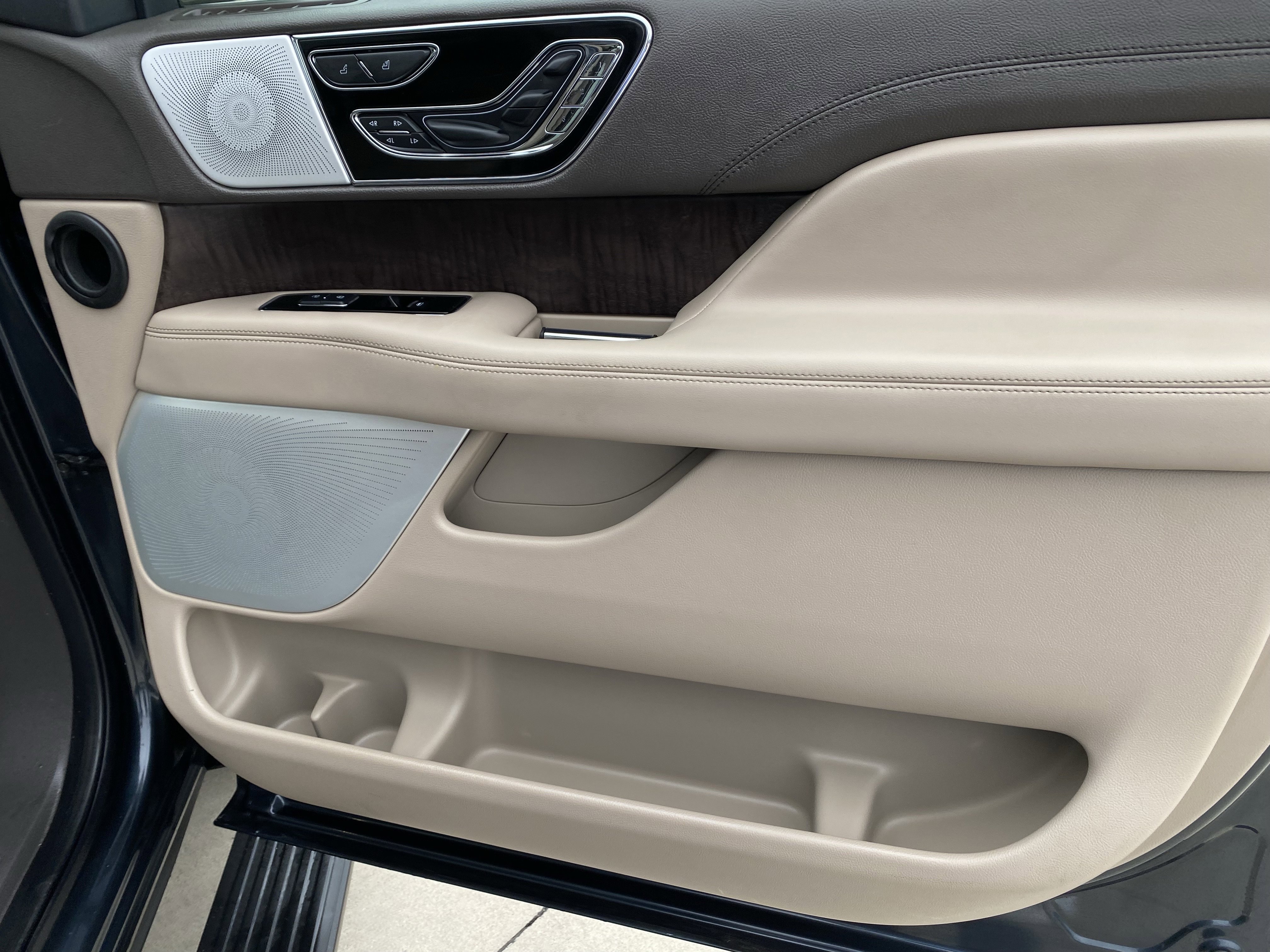 Used 2024 Lincoln Navigator Reserve image 18