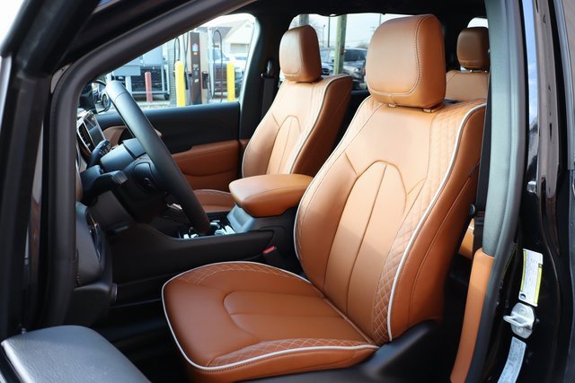 New 2026 Chrysler Pacifica Pinnacle w/ Trailer Tow Group image 13