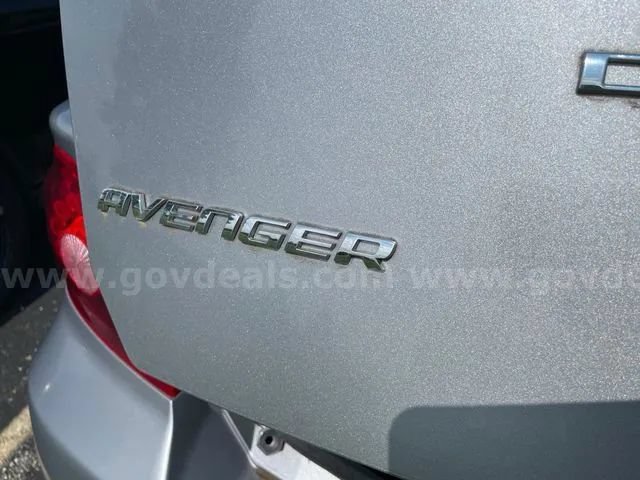 Used 2013 Dodge Avenger SE FWD image 24