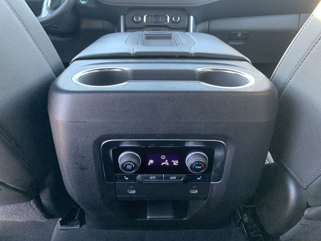 Used 2024 Chevrolet Suburban Premier image 19