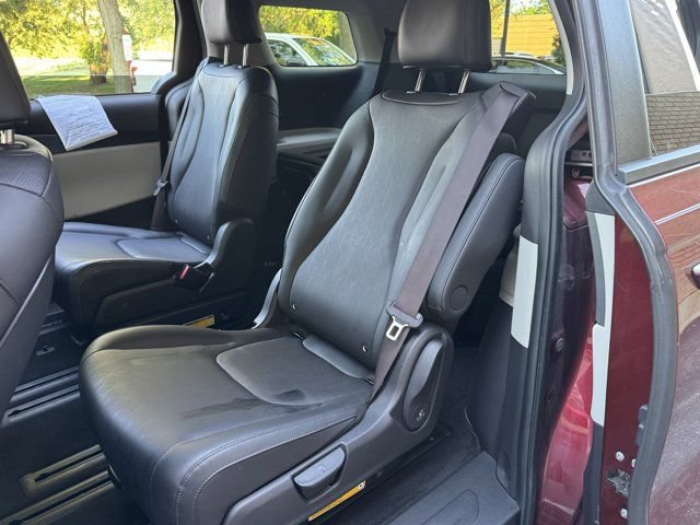 Used 2023 Kia Carnival LX FWD image 27