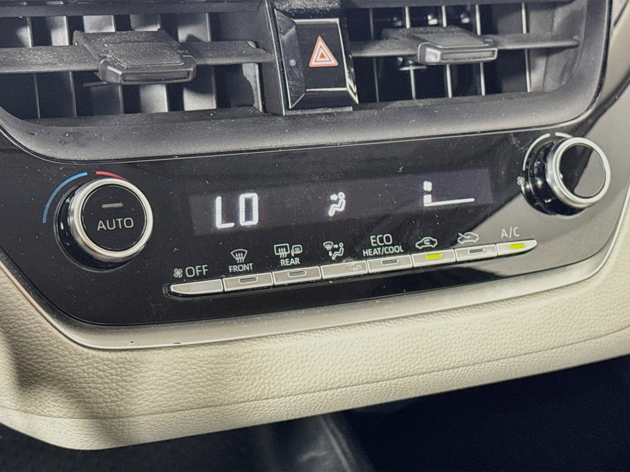 Used 2020 Toyota Corolla LE FWD image 15