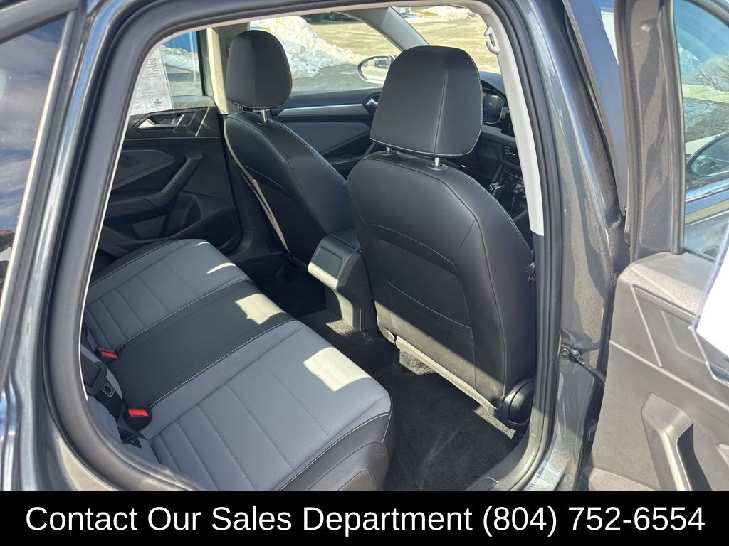 Used 2025 Volkswagen Jetta SE FWD image 14