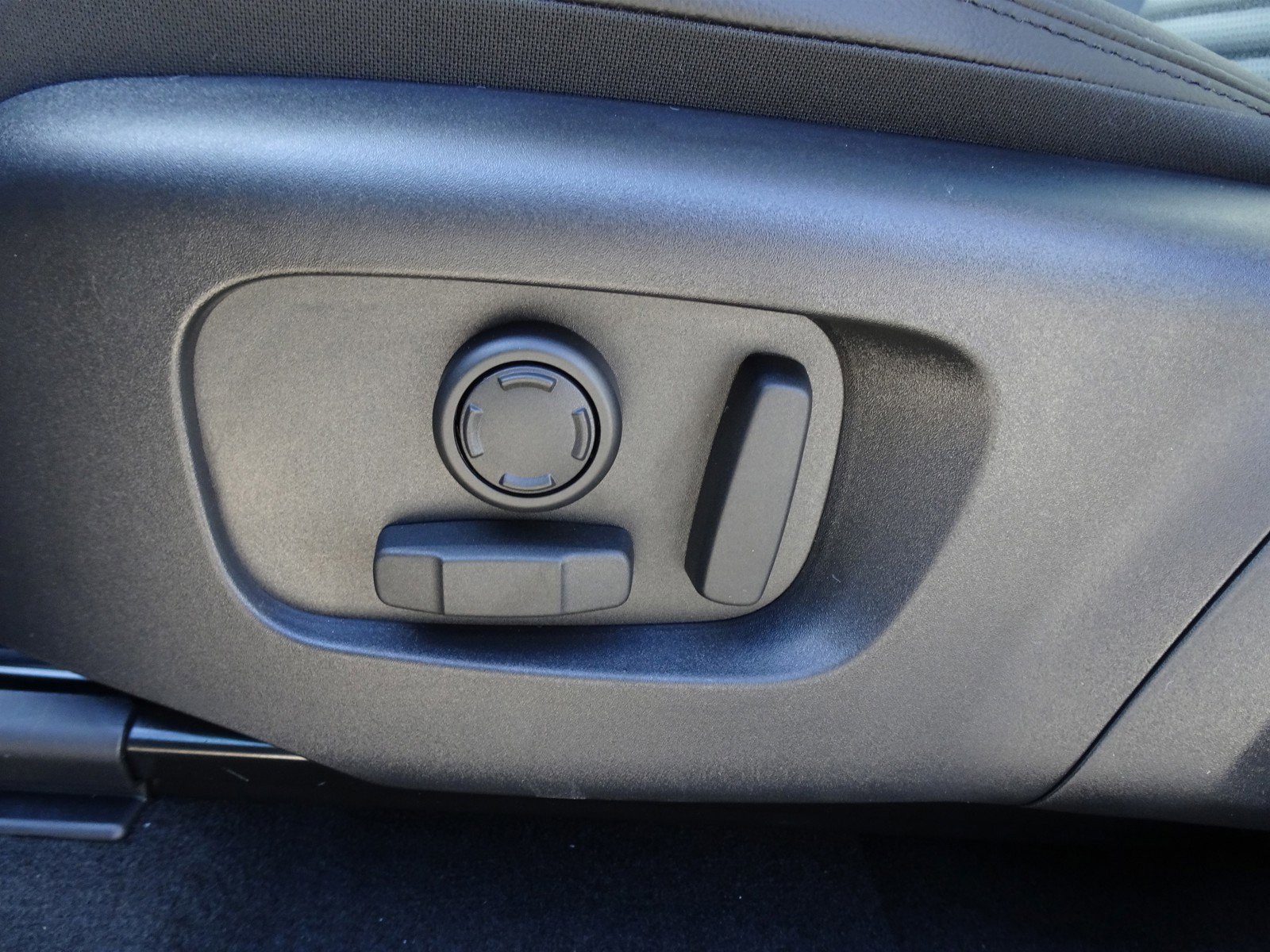 New 2025 Land Rover Discovery Sport S image 16