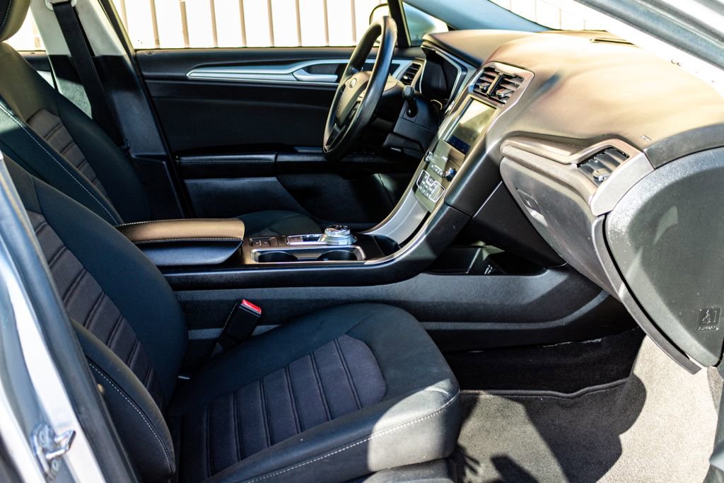 Used 2020 Ford Fusion SE image 22