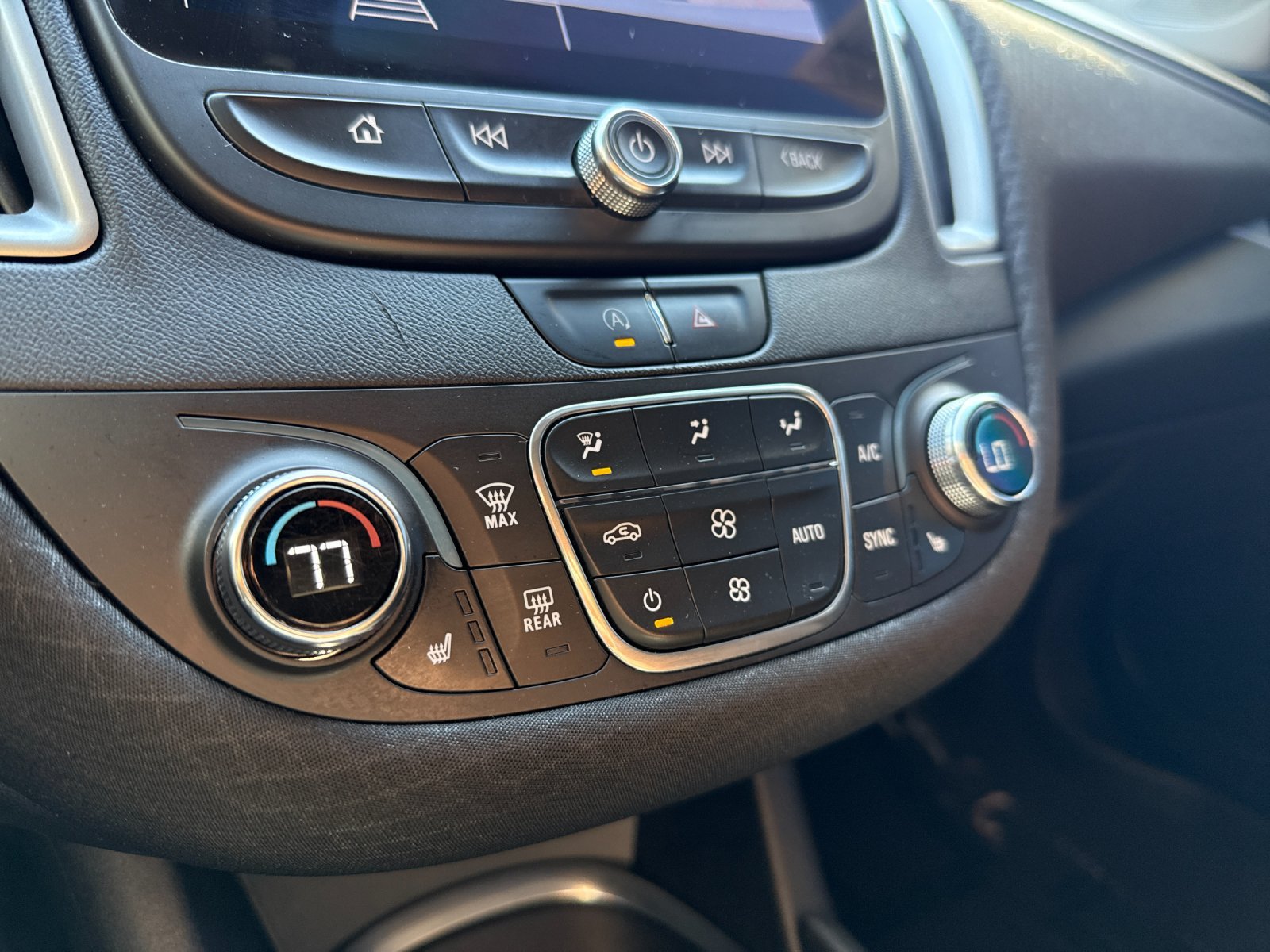 Used 2022 Chevrolet Malibu LT FWD image 16