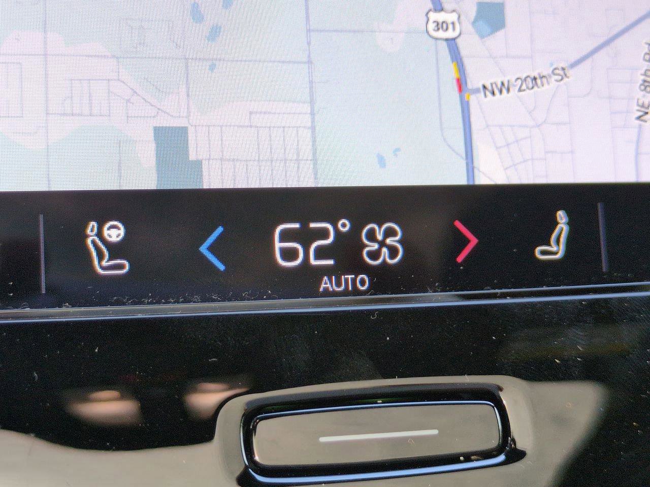 Used 2024 Volvo C40 Recharge Core w/ Climate Package image 22