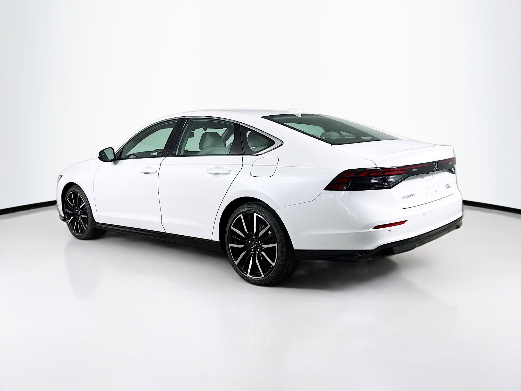 Certified 2025 Honda Accord Touring image 30