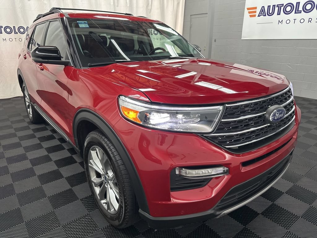 Used 2023 Ford Explorer XLT w/ Equipment Group 202A AWD/4WD image 2