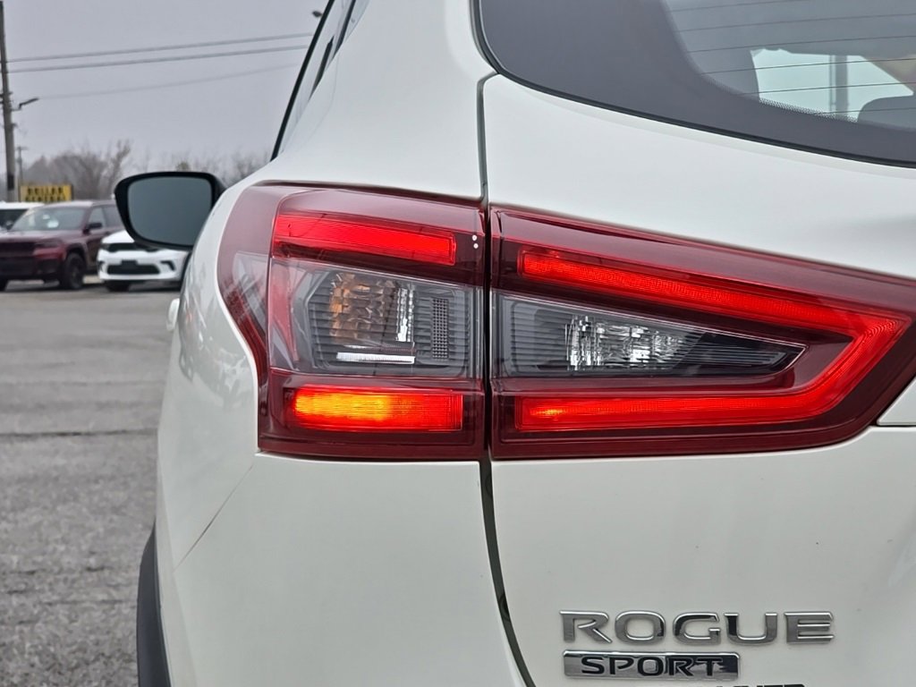 Used 2020 Nissan Rogue Sport SL w/ Premium Package image 11