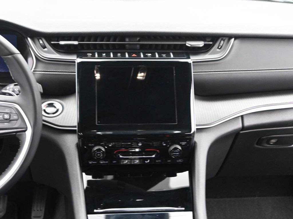 Used 2024 Jeep Grand Cherokee L Laredo image 27