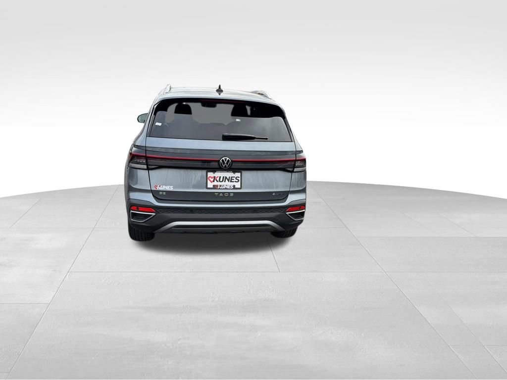 Used 2025 Volkswagen Taos SE AWD/4WD image 8