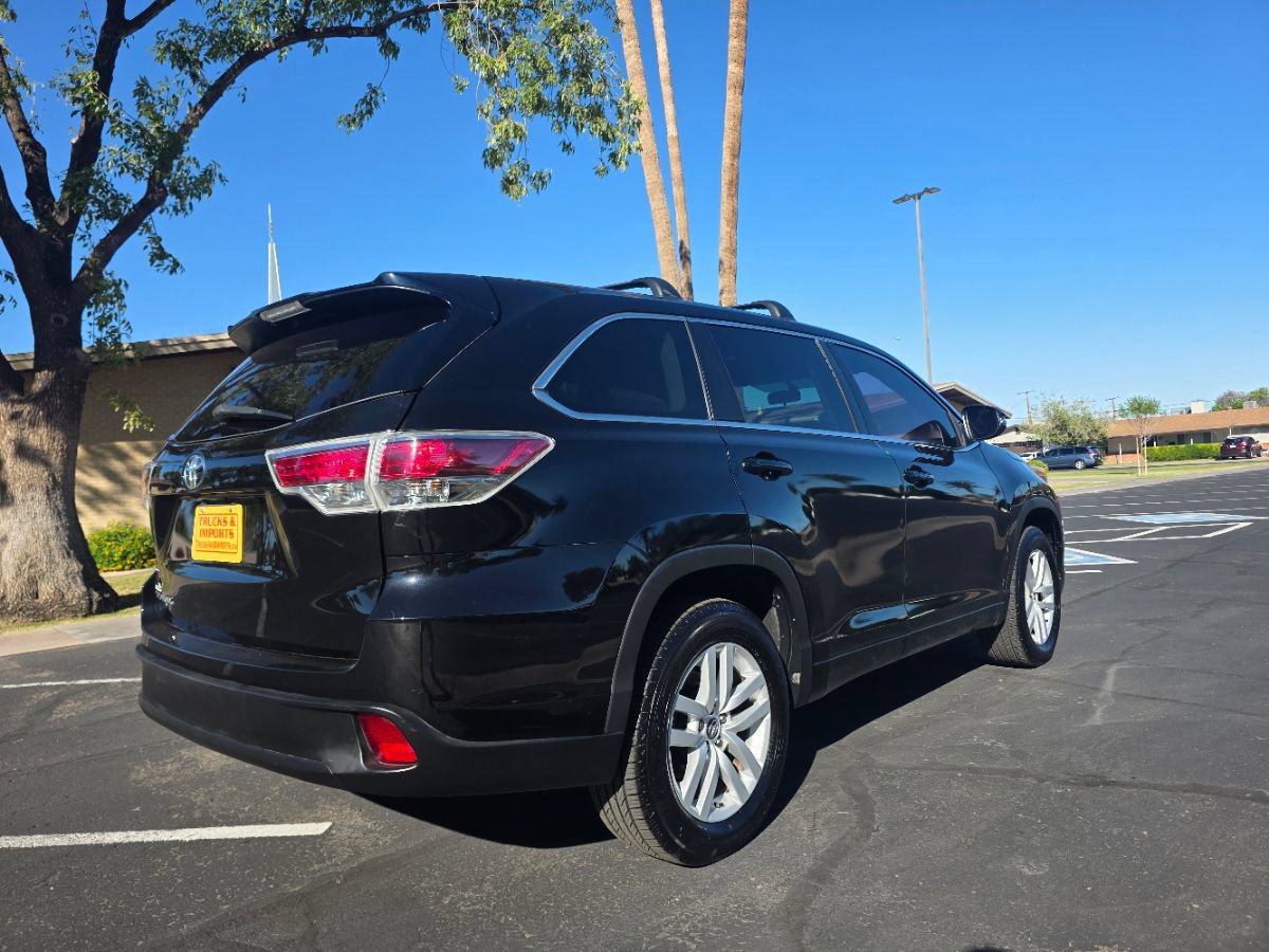 Used 2016 Toyota Highlander LE FWD image 6