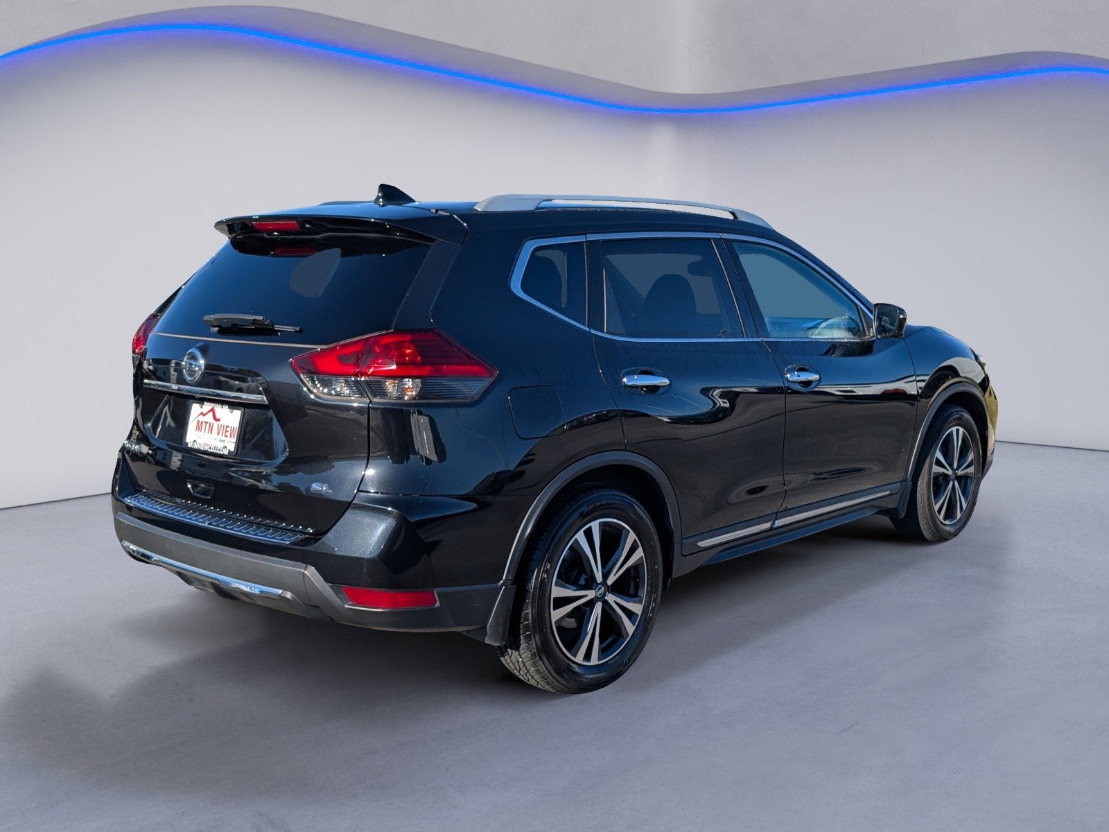 Used 2017 Nissan Rogue SL w/ SL Premium Package FWD image 9