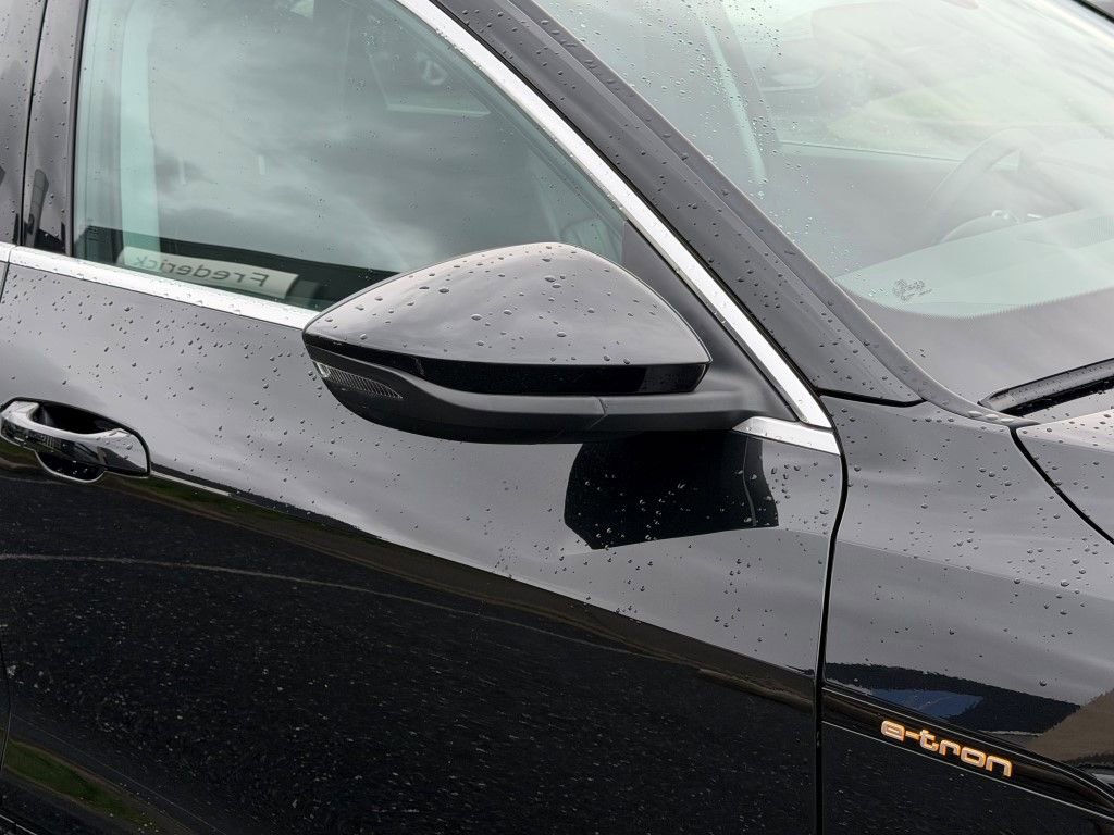 Certified 2022 Audi e-tron Premium image 10