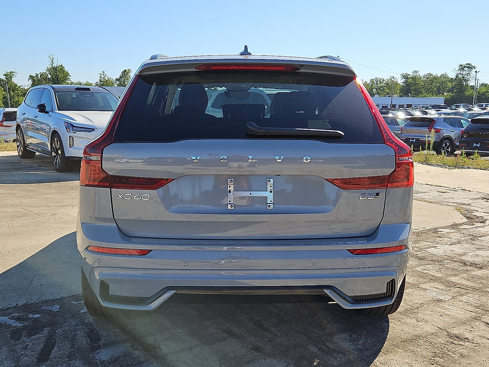 New 2026 Volvo XC60 B5 Ultra w/ Protection Package Premier AWD/4WD image 5
