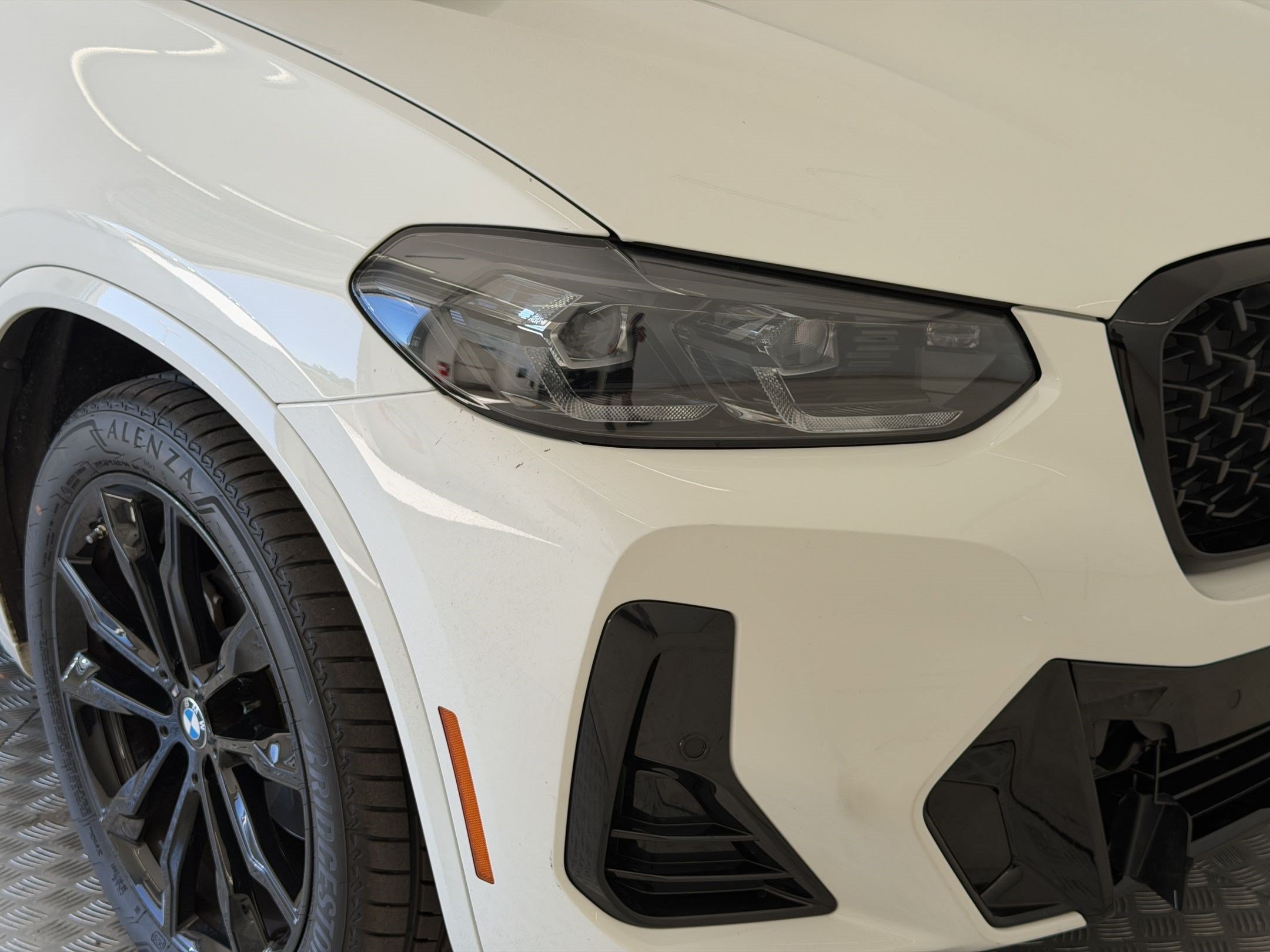 Used 2025 BMW X4 xDrive30i w/ Premium Package AWD/4WD image 12