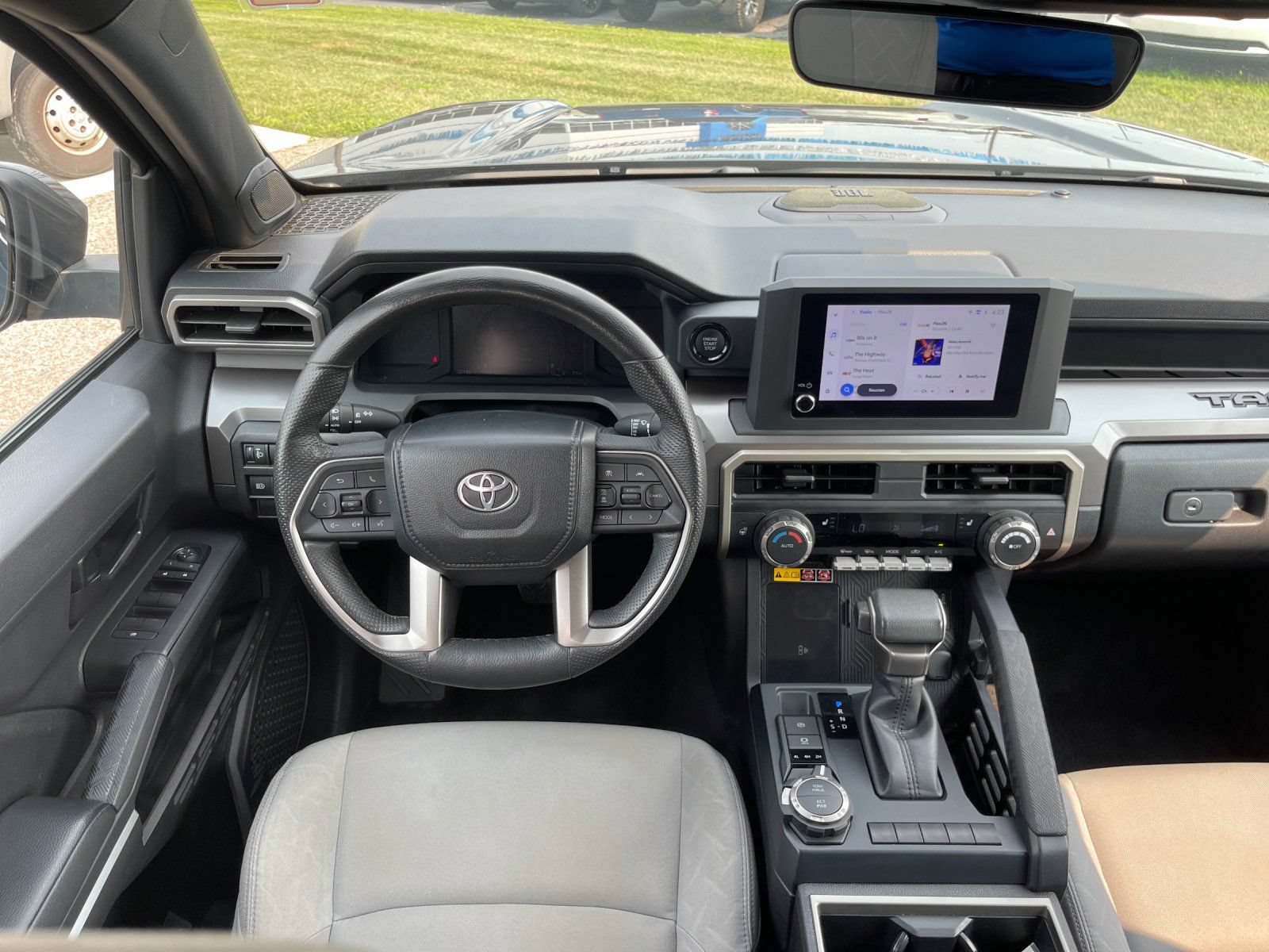 Used 2024 Toyota Tacoma SR5 AWD/4WD image 15