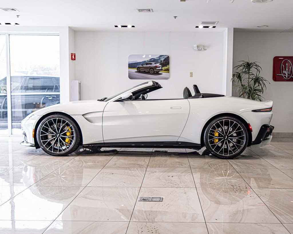 Used 2023 Aston Martin V8 Vantage Roadster image 6