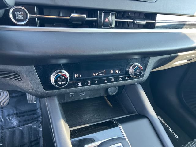 Used 2024 Mitsubishi Outlander ES AWD/4WD image 17
