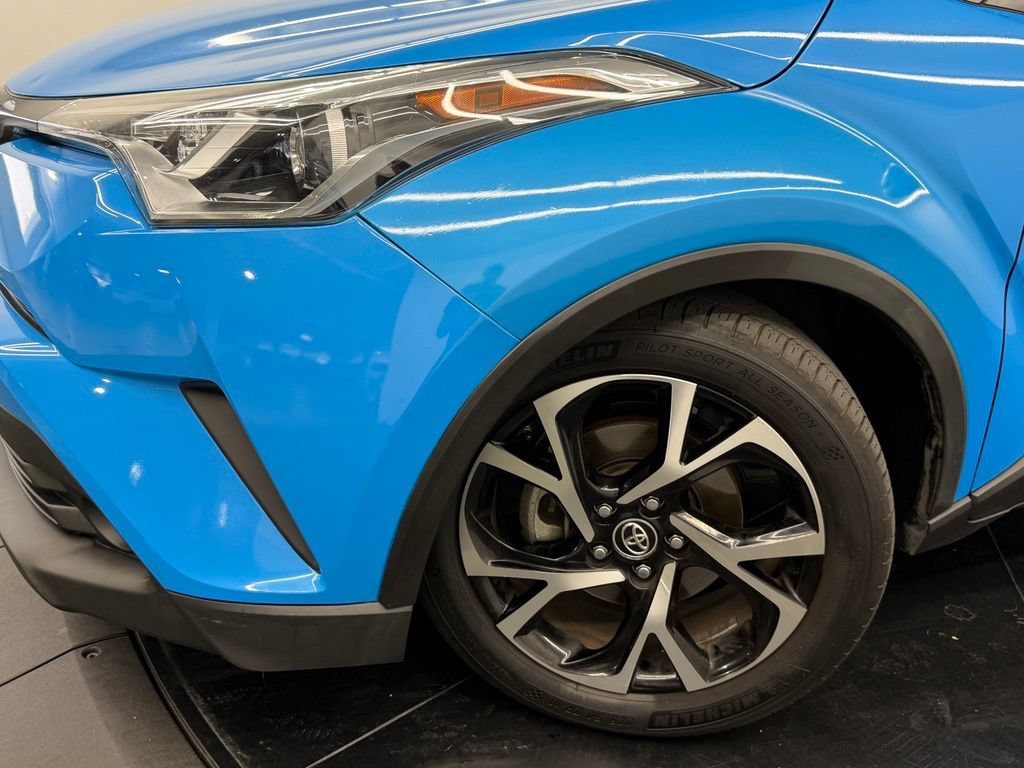 Used 2019 Toyota C-HR XLE FWD image 5