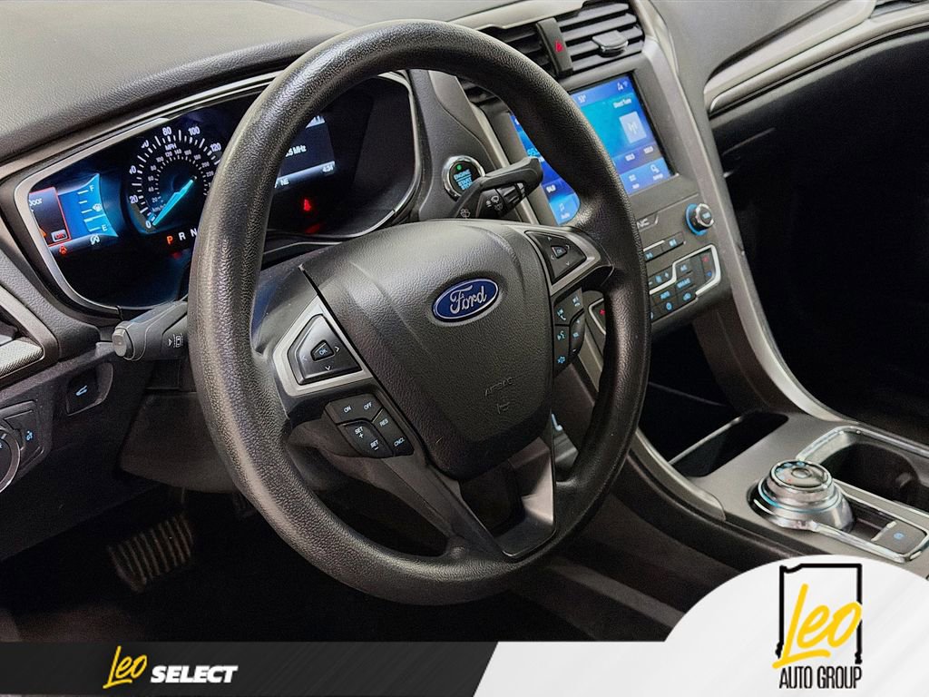 Used 2020 Ford Fusion SE image 11