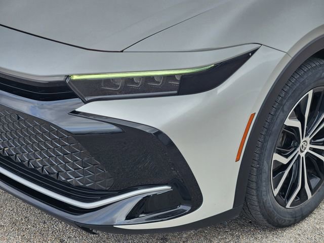 Used 2023 Toyota Crown XLE image 7