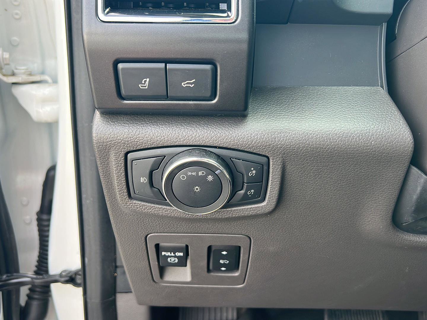 Used 2021 Ford Expedition Limited image 21