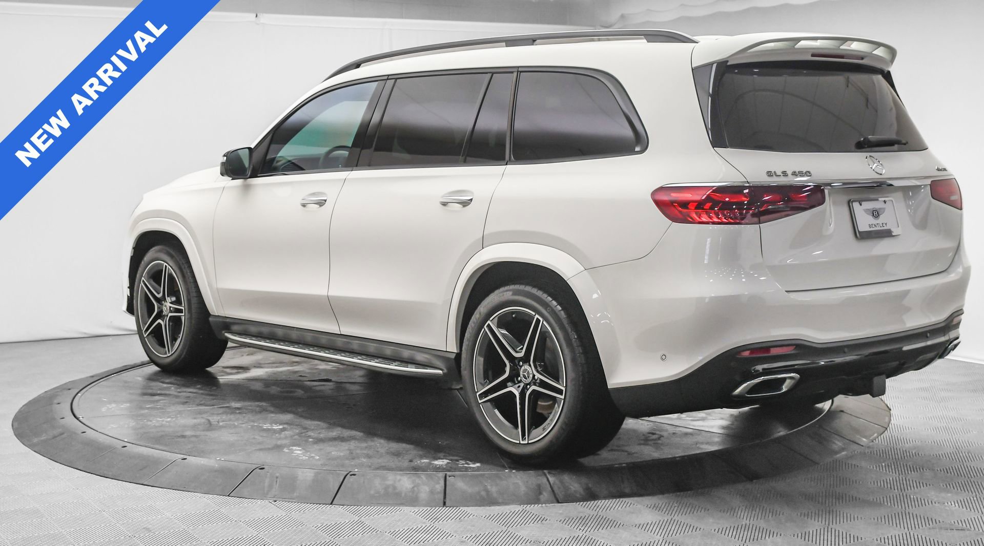 Used 2025 Mercedes-Benz GLS 450 4MATIC image 5