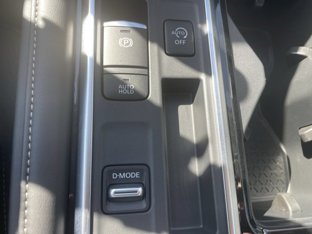 Used 2025 Nissan Pathfinder SV FWD image 17