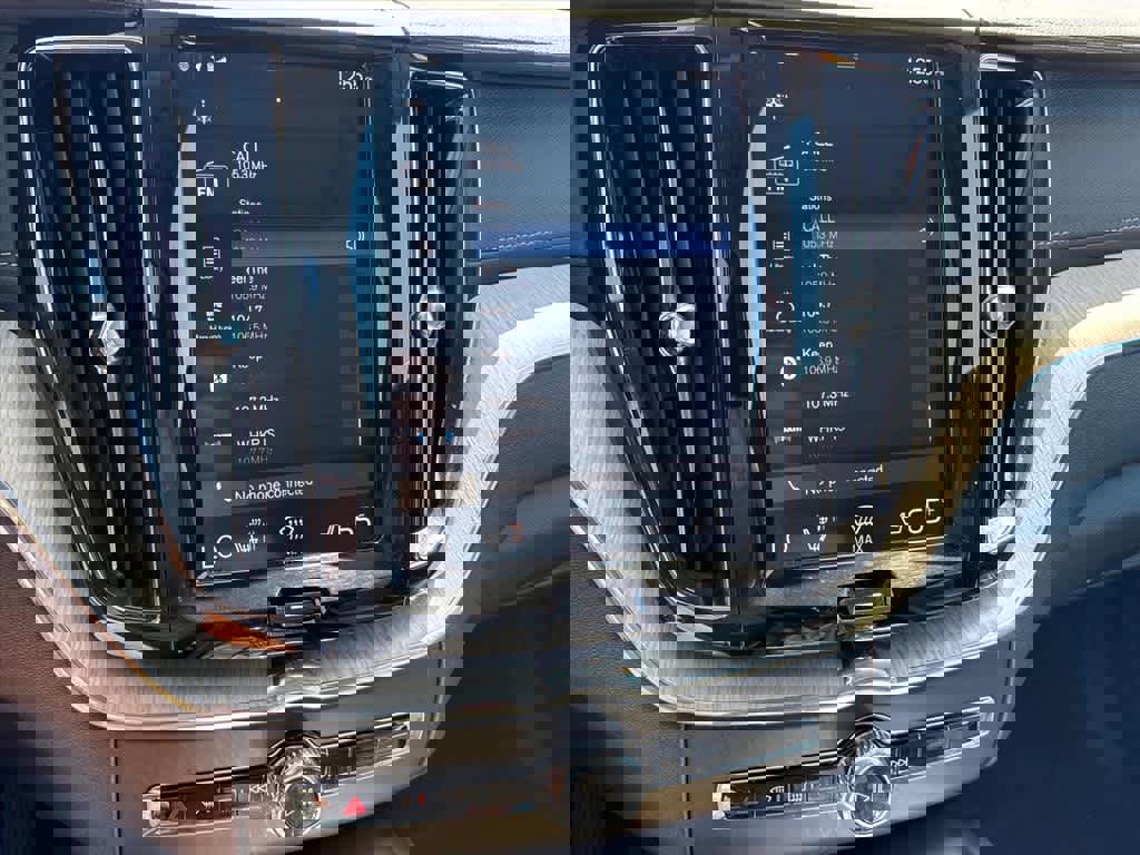 Used 2020 Volvo XC60 T5 Inscription w/ Protection Package Premier image 16