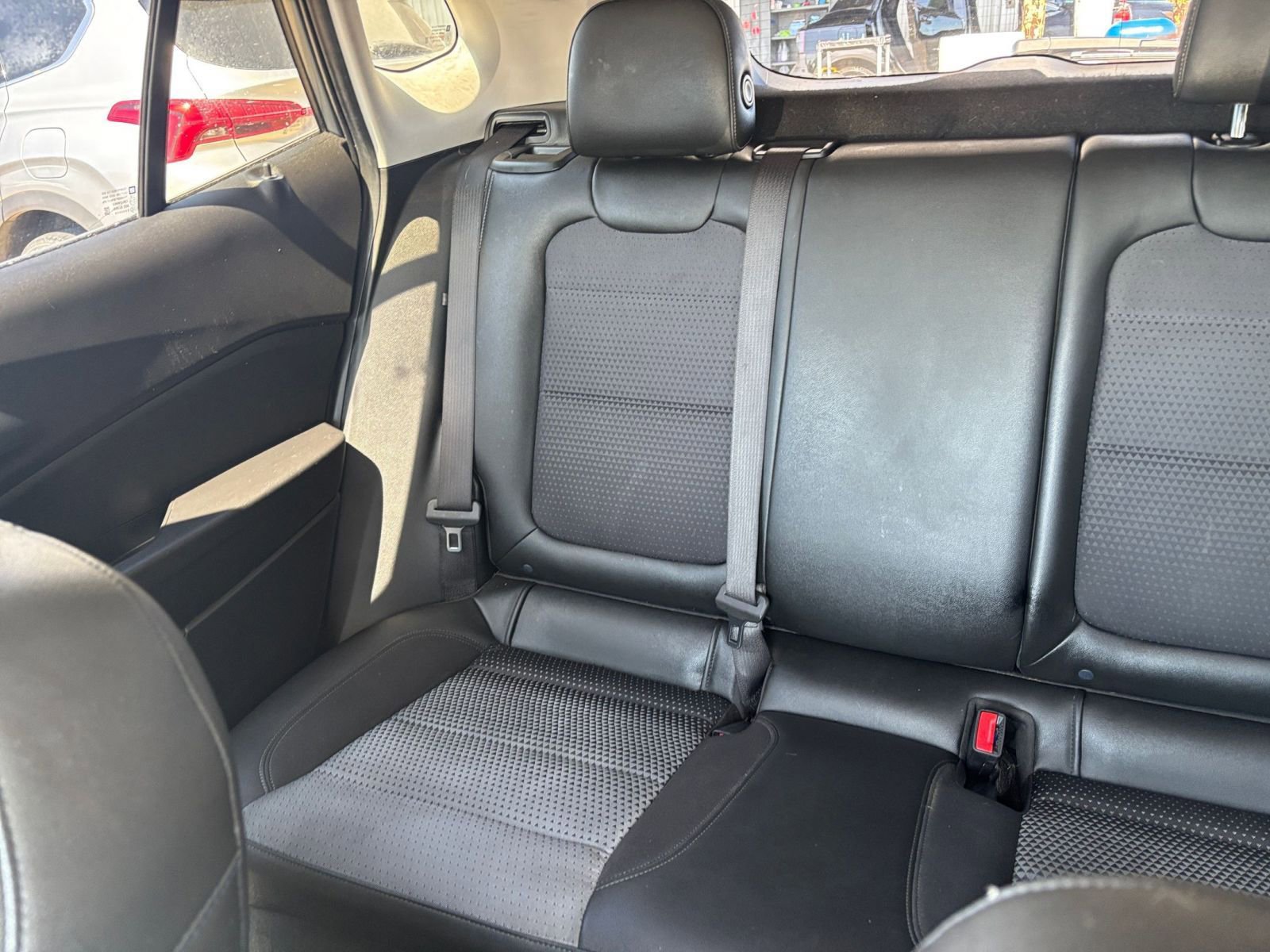 Used 2025 Chevrolet Trax LT w/ LT Convenience Package FWD image 38