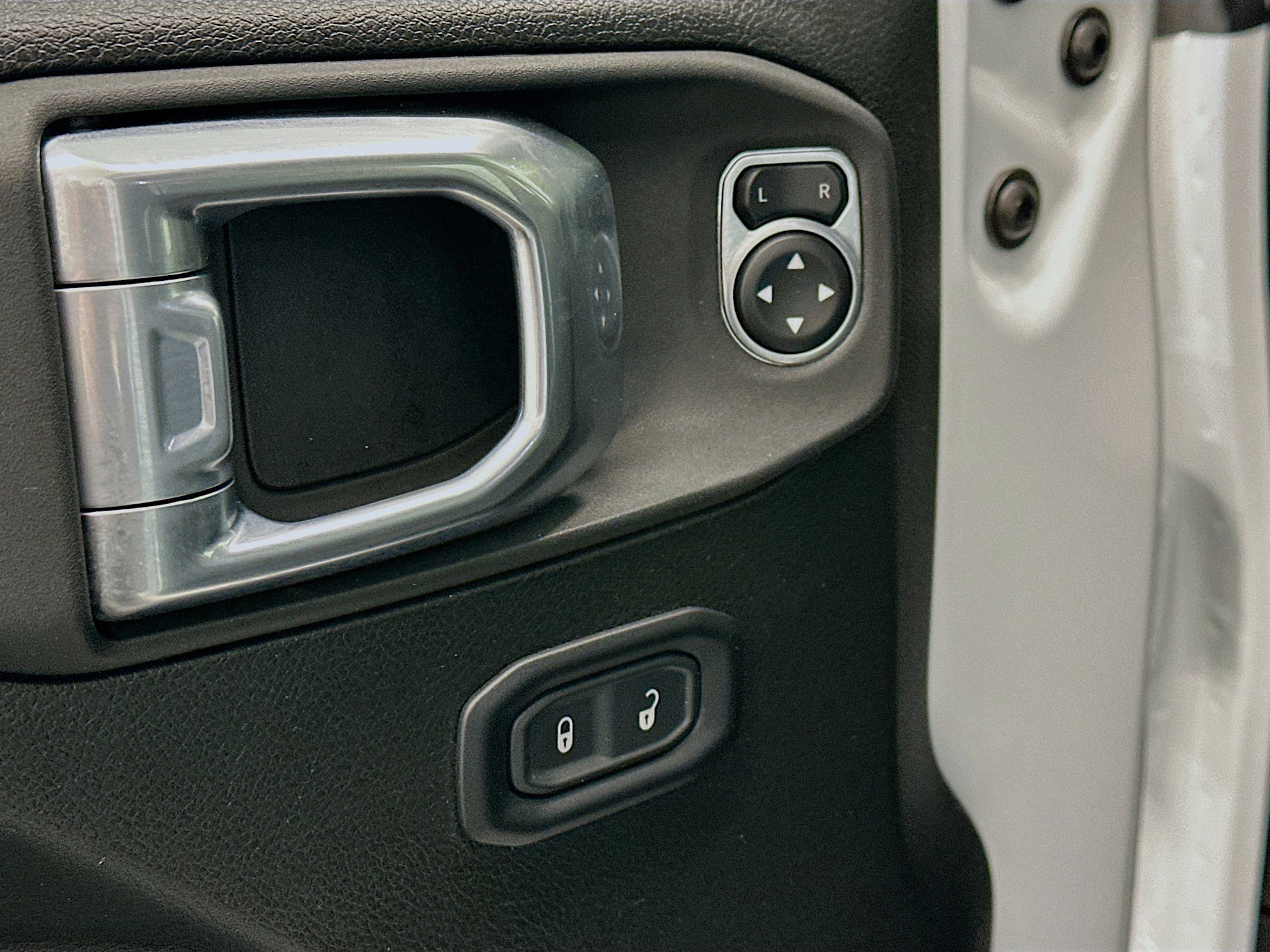 Used 2025 Jeep Wrangler Unlimited Rubicon image 15