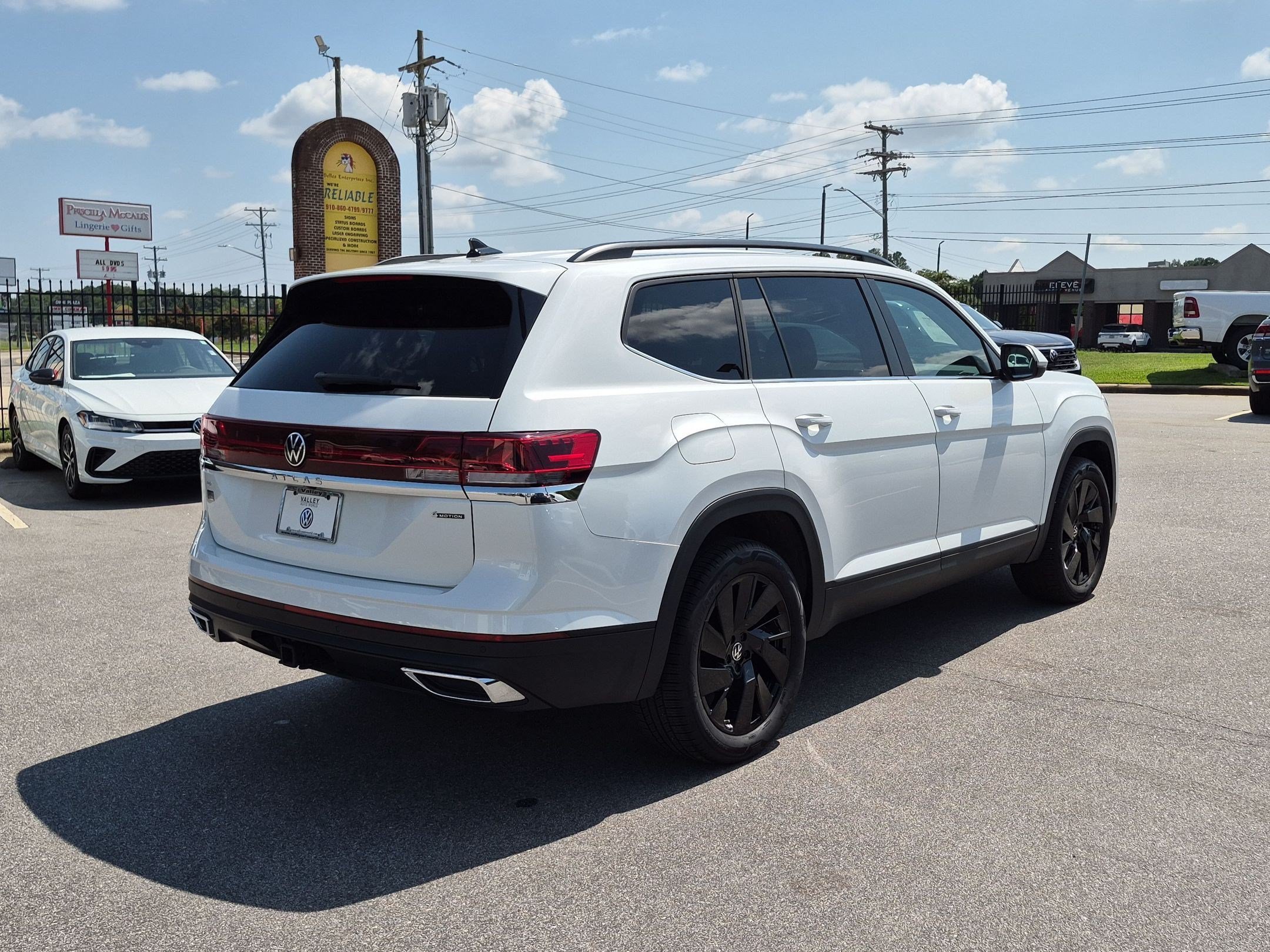 Used 2026 Volkswagen Atlas SE AWD/4WD image 3