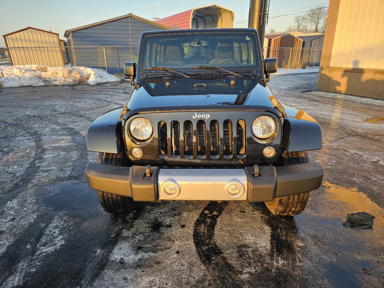 Used 2015 Jeep Wrangler Unlimited Sahara w/ Connectivity Group image 27