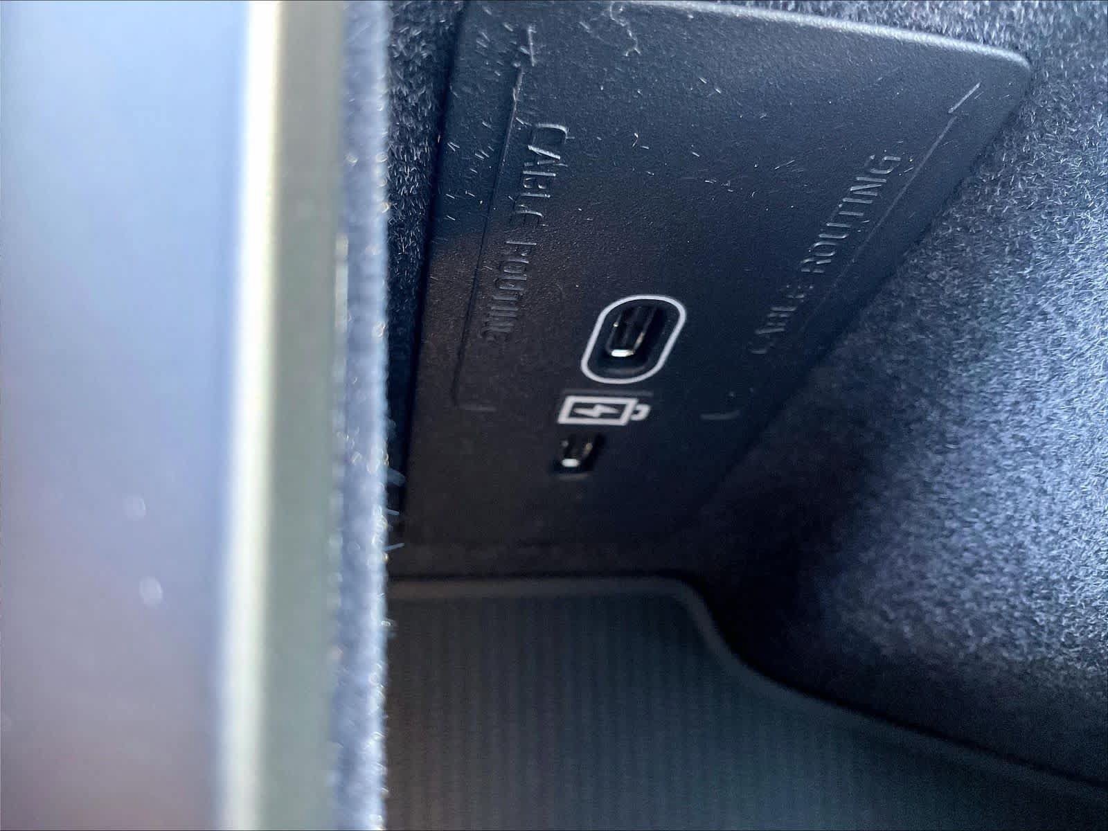 New 2027 Volvo XC60 T8 Plus AWD/4WD image 23