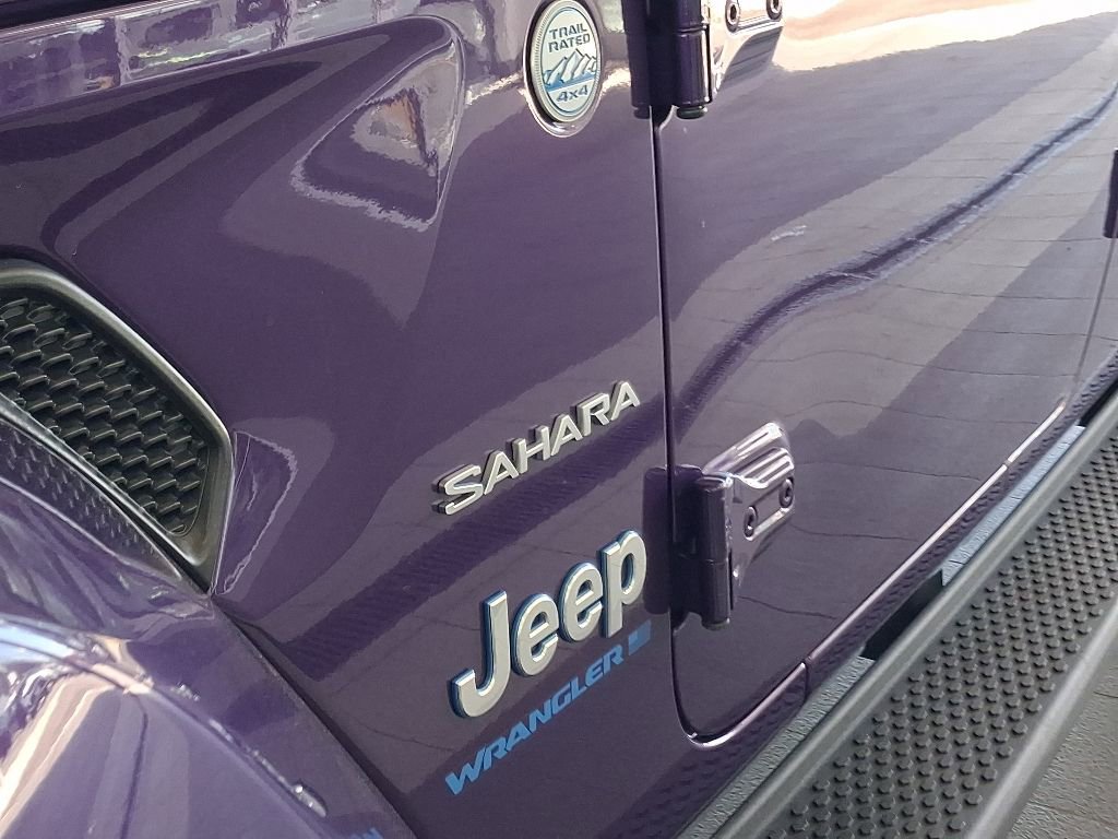 Used 2023 Jeep Wrangler Unlimited Sahara w/ Cold Weather Group AWD/4WD image 7