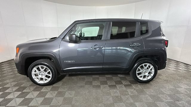 Used 2023 Jeep Renegade Latitude AWD/4WD image 5