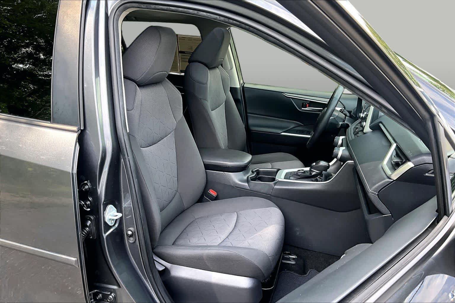 Used 2019 Toyota RAV4 XLE w/ Convenience Package AWD/4WD image 8