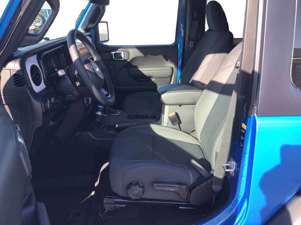 Used 2025 Jeep Wrangler Sport AWD/4WD image 9