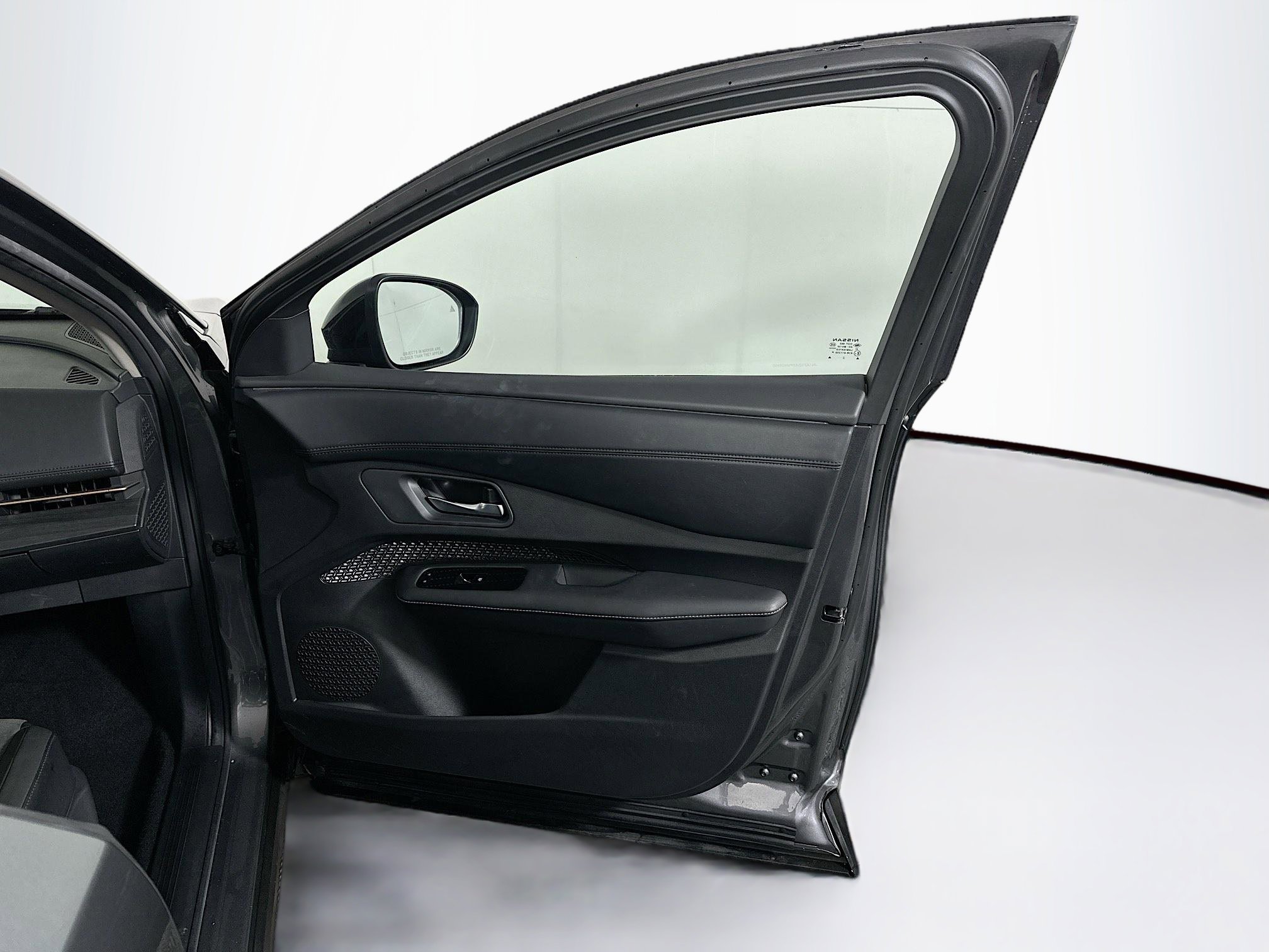 Used 2023 Nissan Ariya FWD image 32