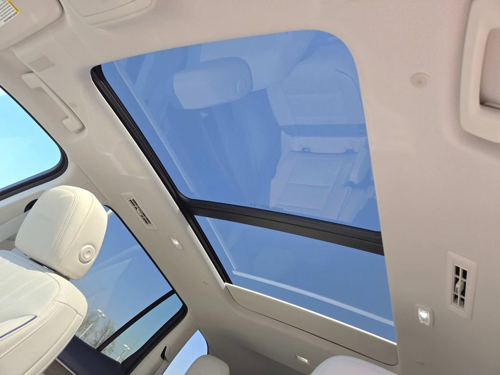 New 2025 Buick Enclave Avenir w/ Super Cruise Package image 9