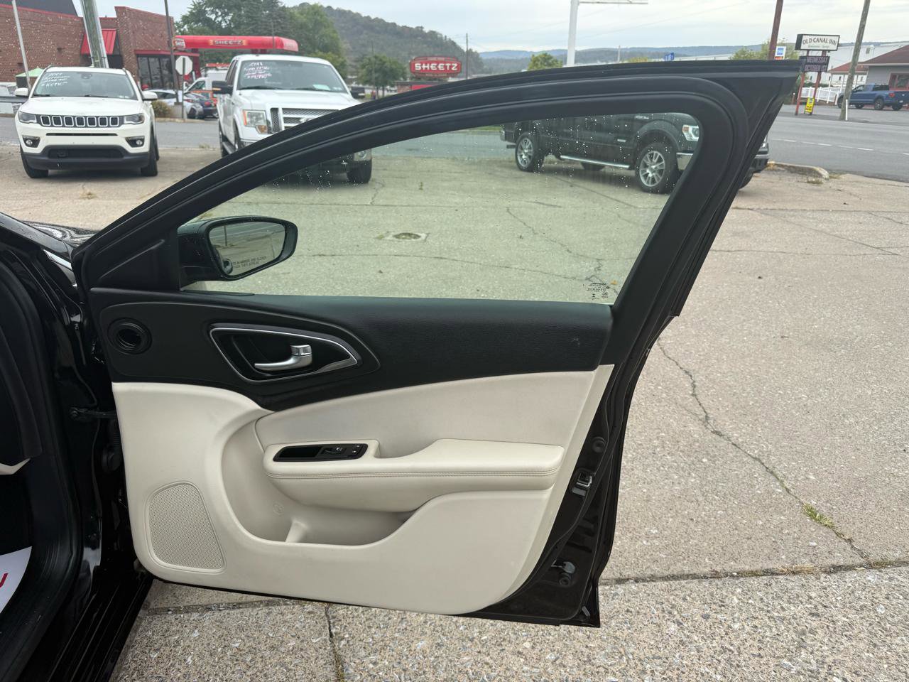 Used 2015 Chrysler 200 Limited image 55