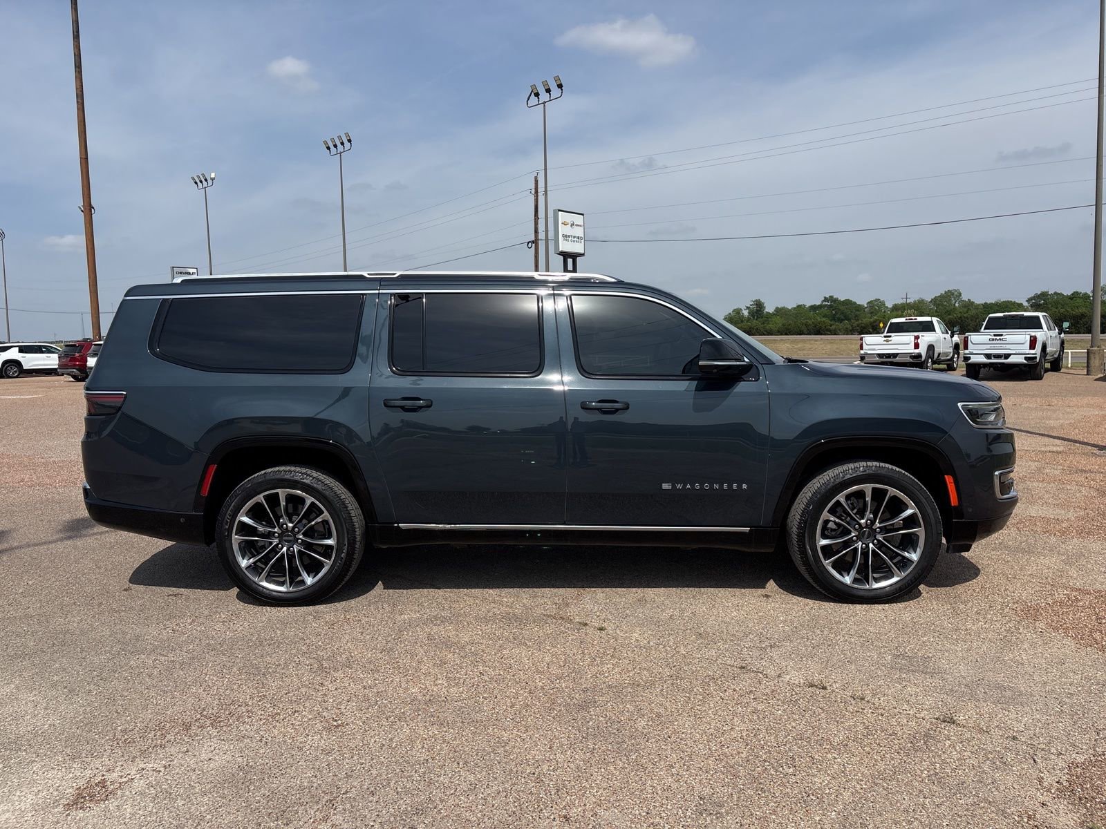 Used 2023 Jeep Wagoneer L Series III w/ Premium Group I image 7