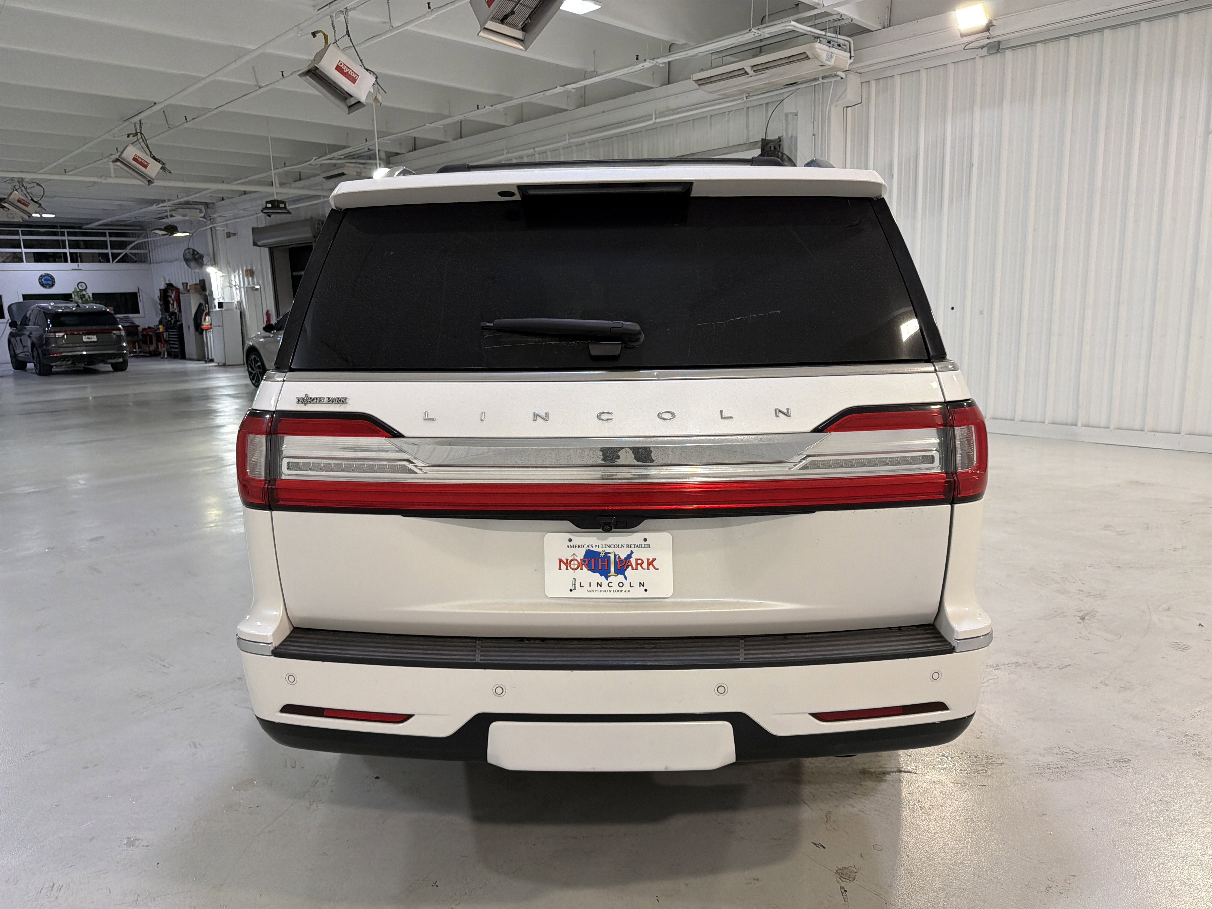 Used 2019 Lincoln Navigator Select w/ Cargo Package image 4