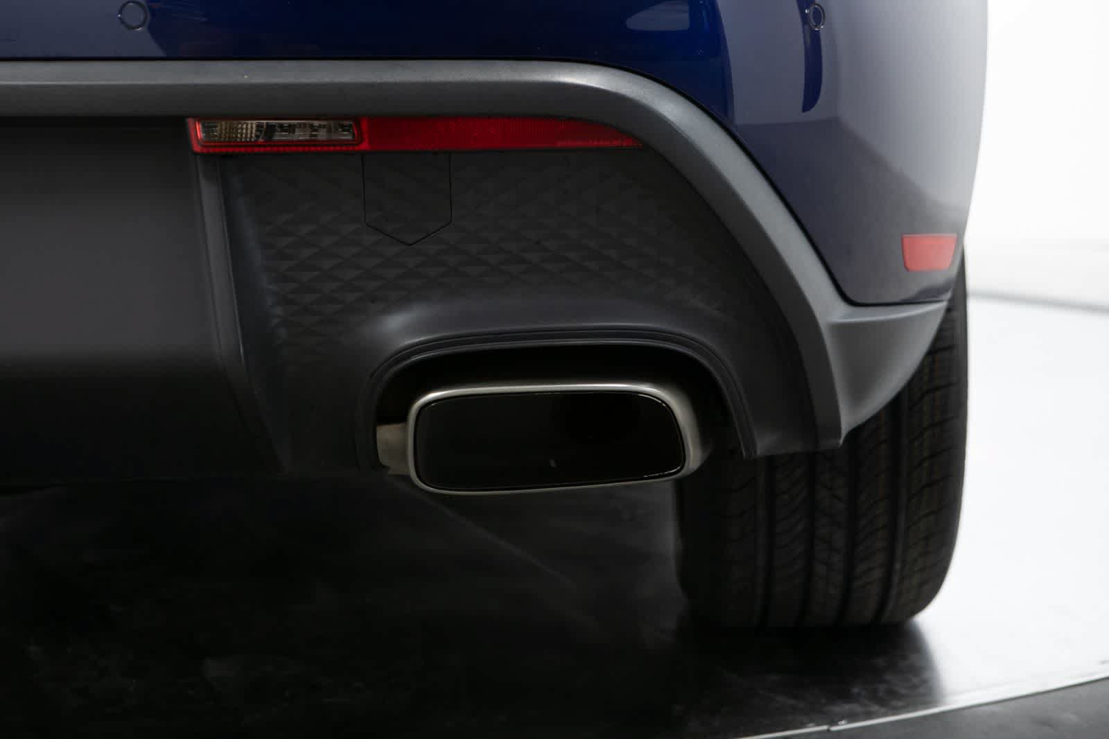 Certified 2023 Porsche Macan AWD/4WD image 37