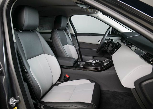 New 2025 Land Rover Range Rover Velar Dynamic SE image 3