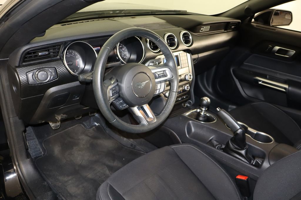 Used 2020 Ford Mustang Coupe RWD image 25