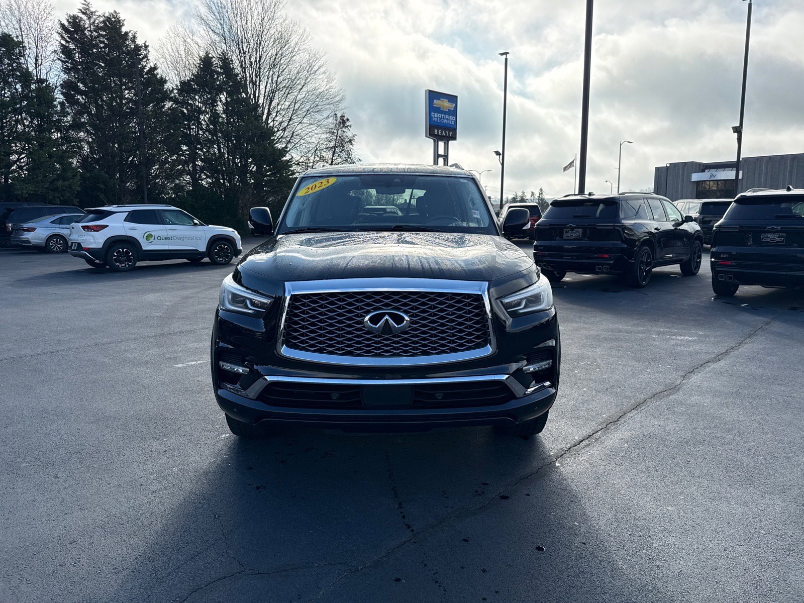 Used 2023 INFINITI QX80 Luxe w/ Cargo Package RWD image 8